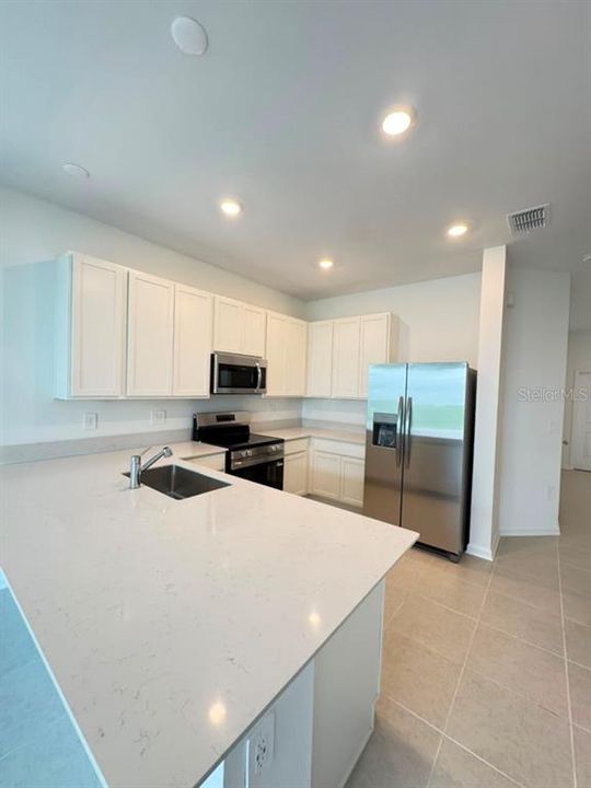 For Rent: $2,400 (3 beds, 2 baths, 1834 Square Feet)