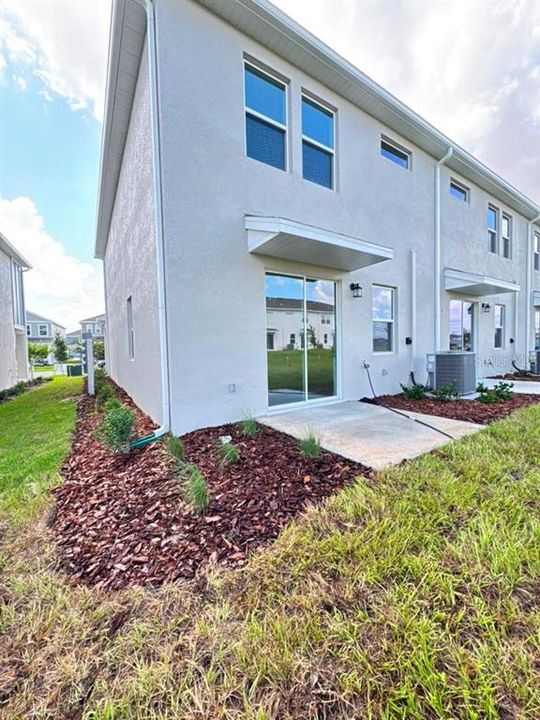 For Rent: $2,400 (3 beds, 2 baths, 1834 Square Feet)