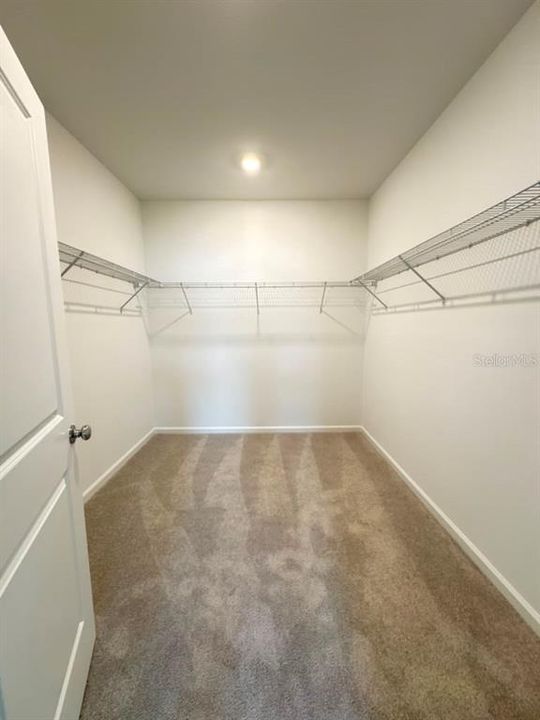 For Rent: $2,400 (3 beds, 2 baths, 1834 Square Feet)