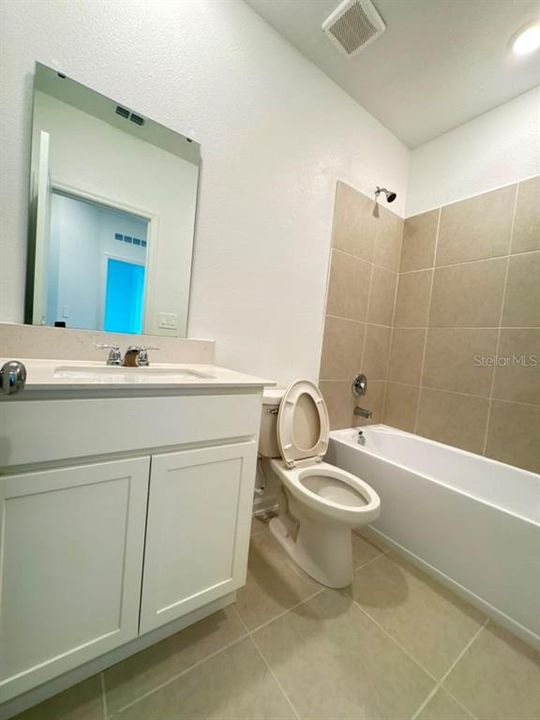 For Rent: $2,400 (3 beds, 2 baths, 1834 Square Feet)