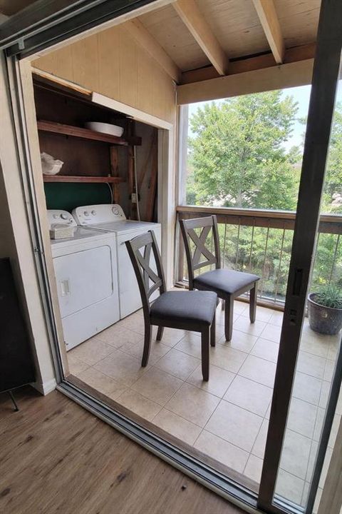 For Sale: $125,000 (2 beds, 1 baths, 1074 Square Feet)