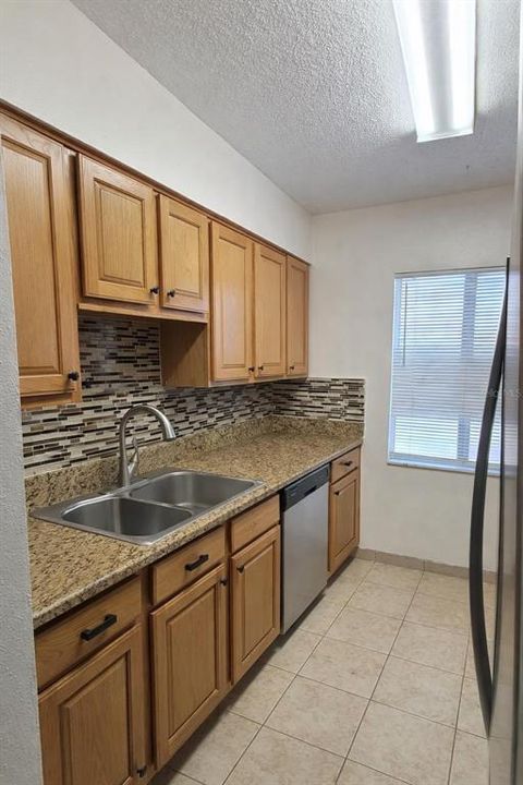 For Sale: $125,000 (2 beds, 1 baths, 1074 Square Feet)