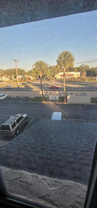 For Sale: $125,000 (2 beds, 1 baths, 1074 Square Feet)