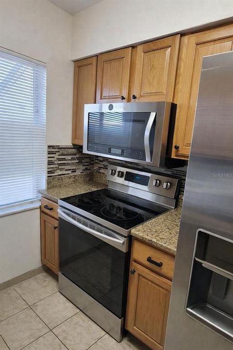 For Sale: $125,000 (2 beds, 1 baths, 1074 Square Feet)