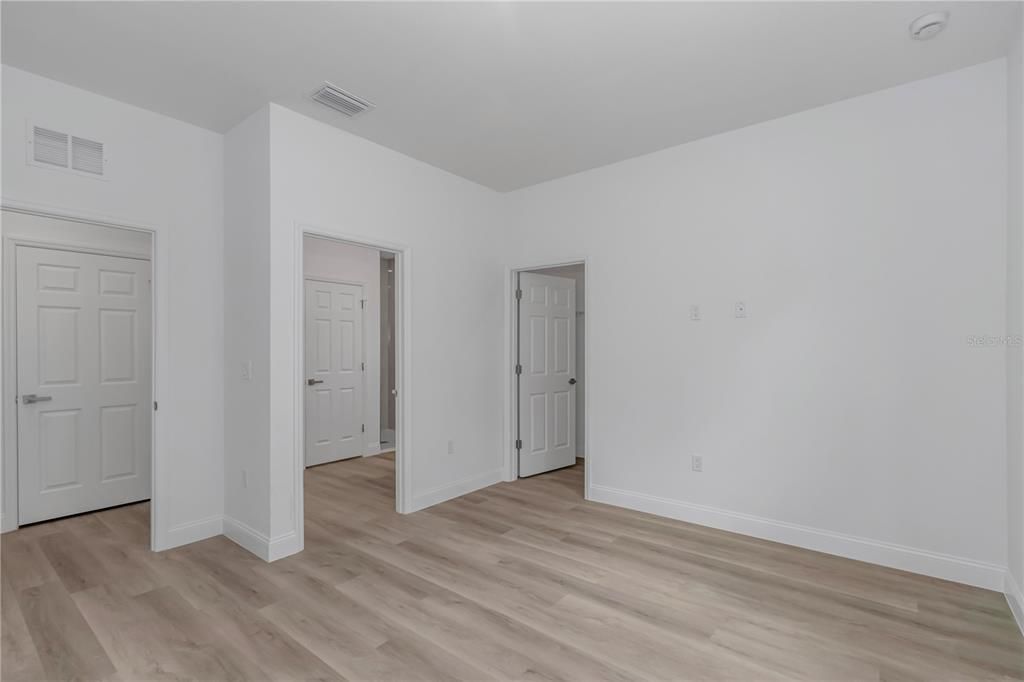 На продажу: $253,900 (3 спален, 2 ванн, 1427 Квадратных фут)