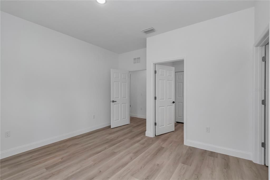 На продажу: $253,900 (3 спален, 2 ванн, 1427 Квадратных фут)