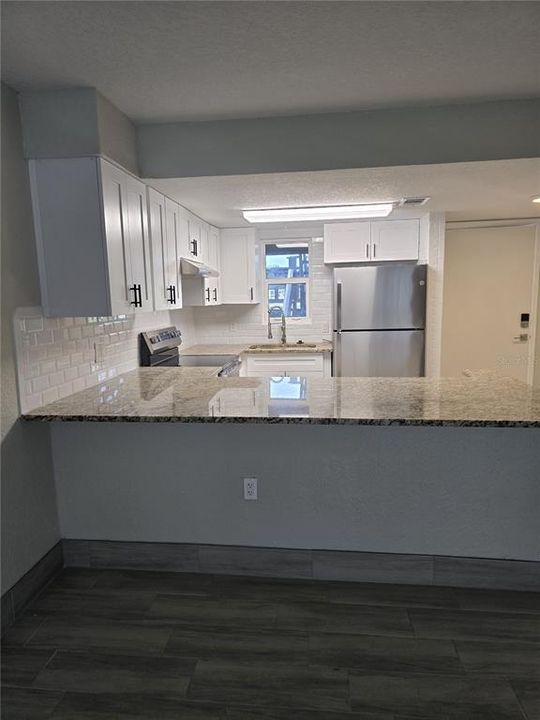 For Sale: $105,000 (2 beds, 1 baths, 891 Square Feet)