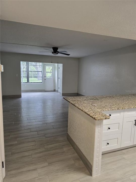 For Sale: $105,000 (2 beds, 1 baths, 891 Square Feet)