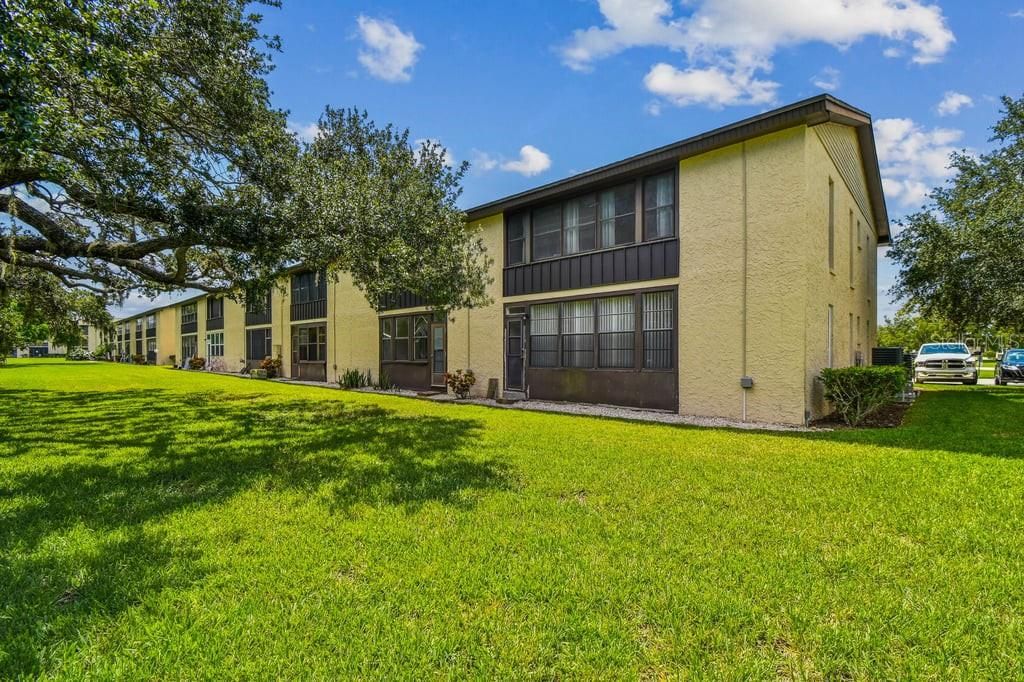 For Sale: $105,000 (2 beds, 1 baths, 891 Square Feet)
