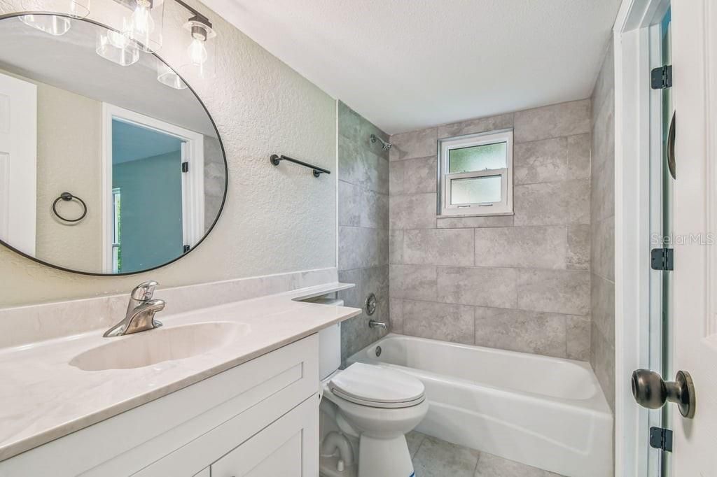 For Sale: $105,000 (2 beds, 1 baths, 891 Square Feet)