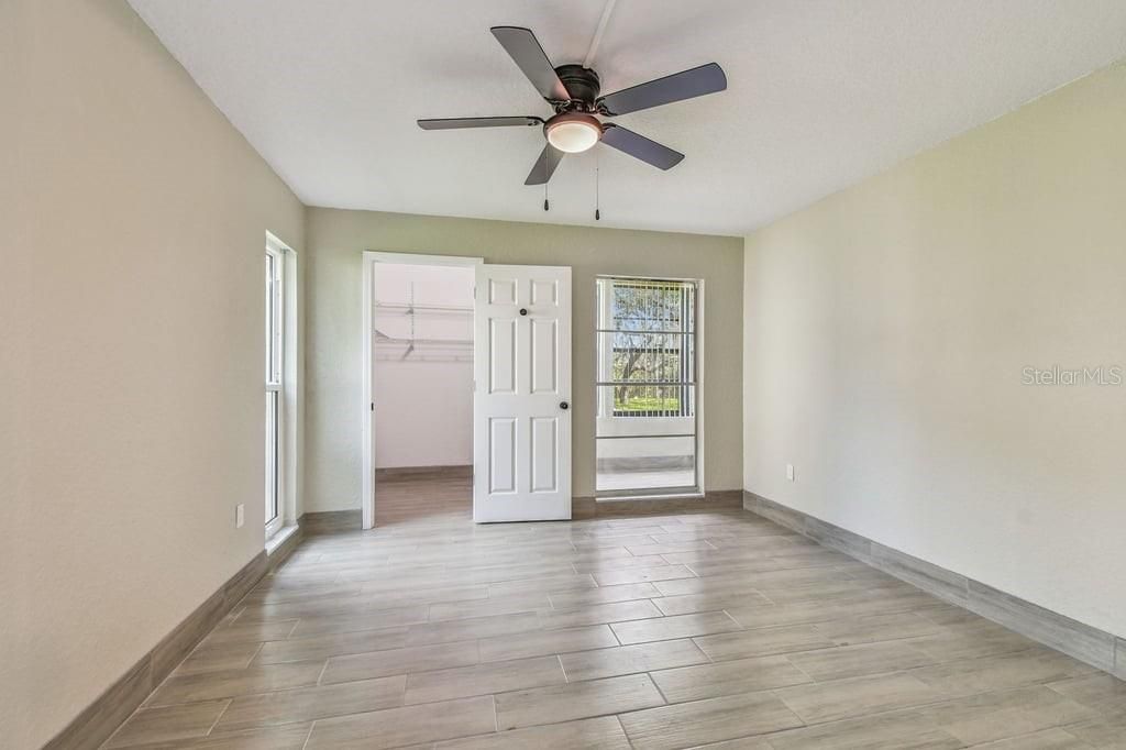 For Sale: $105,000 (2 beds, 1 baths, 891 Square Feet)