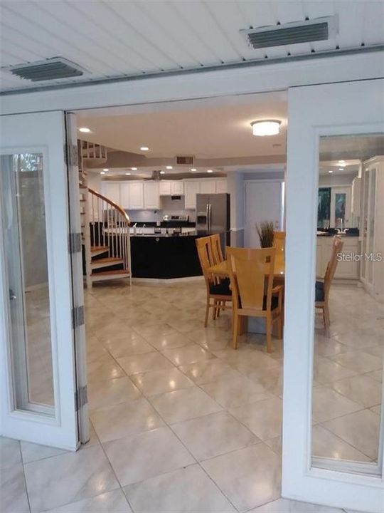 For Sale: $440,000 (2 beds, 1 baths, 1537 Square Feet)