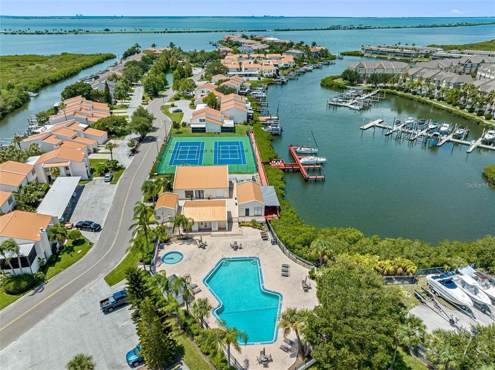 For Sale: $440,000 (2 beds, 1 baths, 1537 Square Feet)