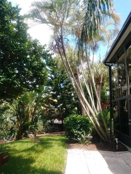 For Sale: $440,000 (2 beds, 1 baths, 1537 Square Feet)