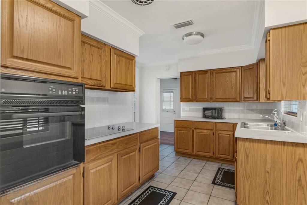For Rent: $2,685 (4 beds, 2 baths, 1409 Square Feet)