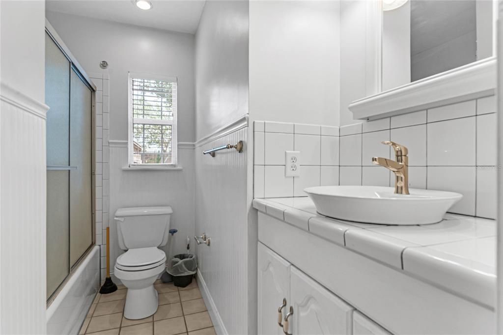 For Rent: $2,685 (4 beds, 2 baths, 1409 Square Feet)