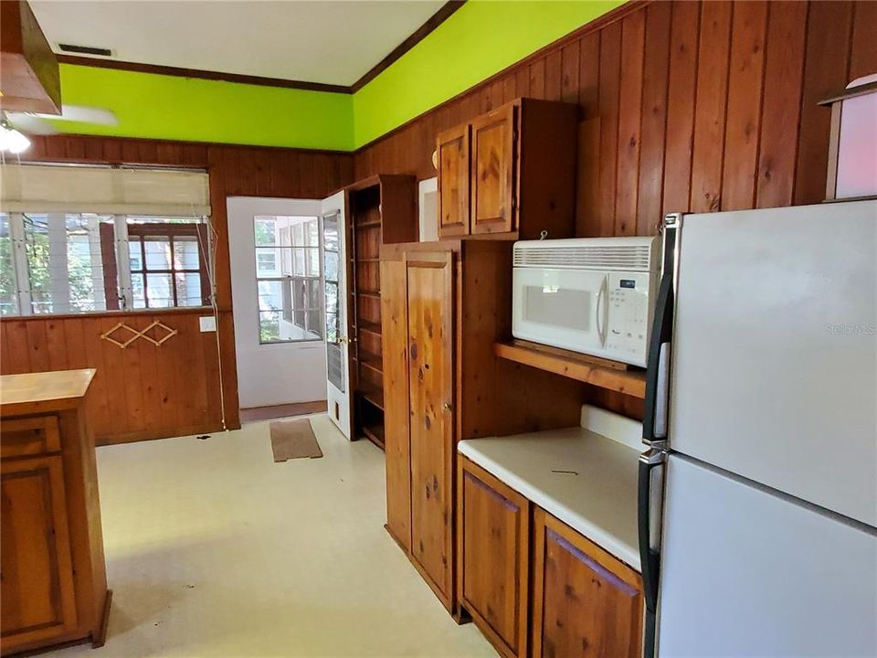 For Sale: $265,000 (3 beds, 1 baths, 1633 Square Feet)
