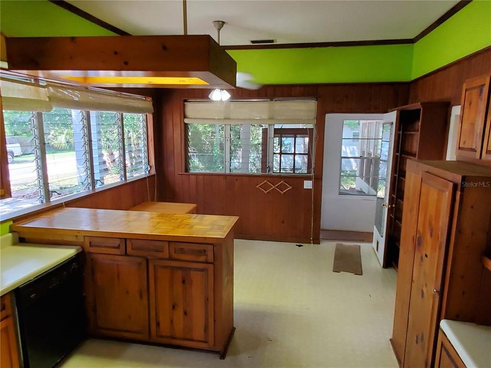 For Sale: $265,000 (3 beds, 1 baths, 1633 Square Feet)