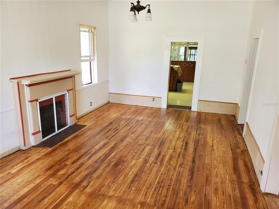 For Sale: $265,000 (3 beds, 1 baths, 1633 Square Feet)