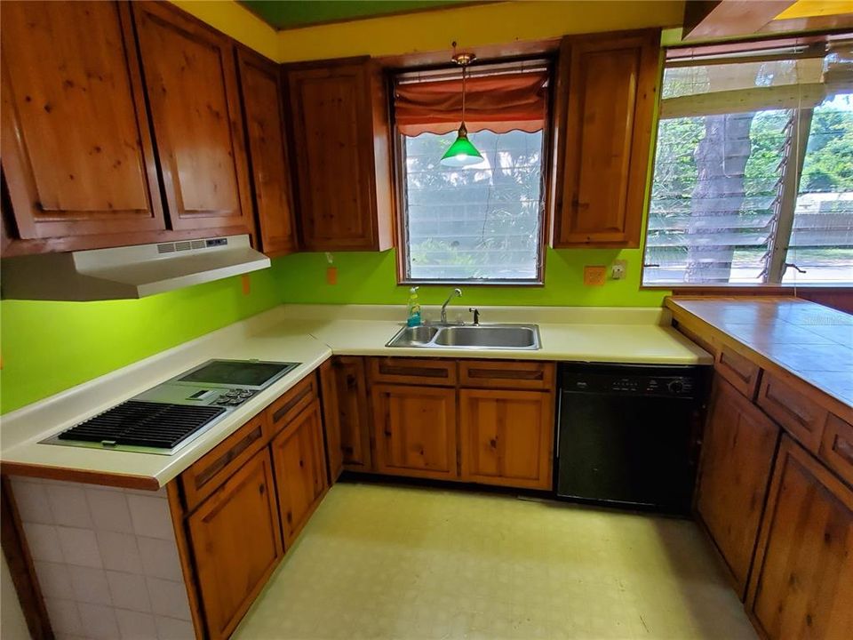 For Sale: $265,000 (3 beds, 1 baths, 1633 Square Feet)