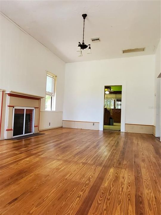 For Sale: $265,000 (3 beds, 1 baths, 1633 Square Feet)