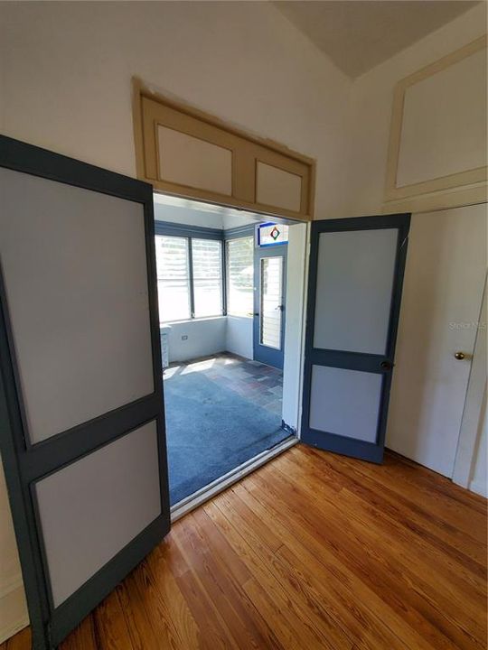 For Sale: $265,000 (3 beds, 1 baths, 1633 Square Feet)