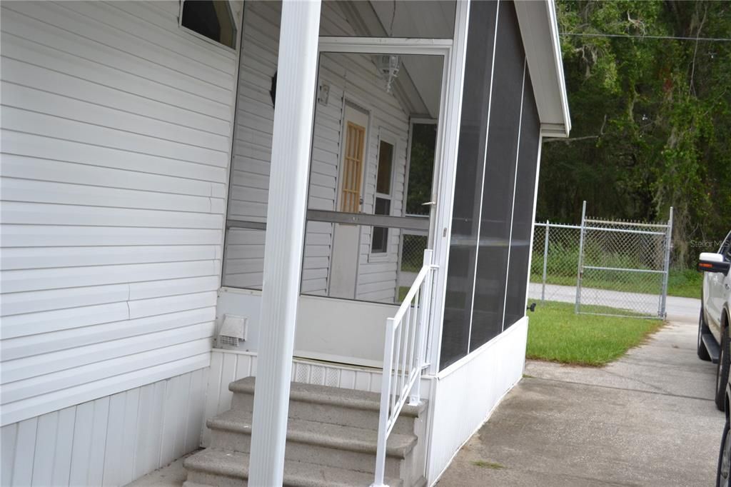 For Sale: $379,900 (3 beds, 2 baths, 1058 Square Feet)