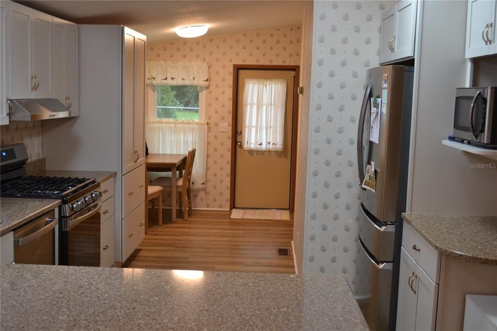 For Sale: $379,900 (3 beds, 2 baths, 1058 Square Feet)