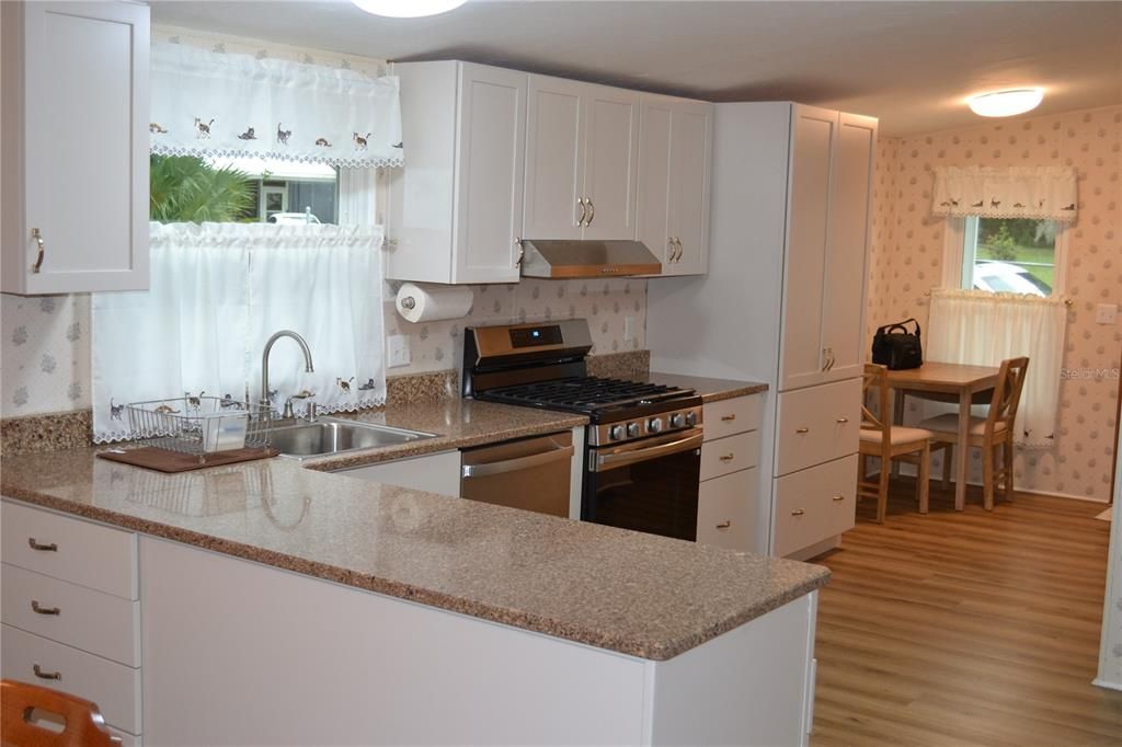 For Sale: $379,900 (3 beds, 2 baths, 1058 Square Feet)