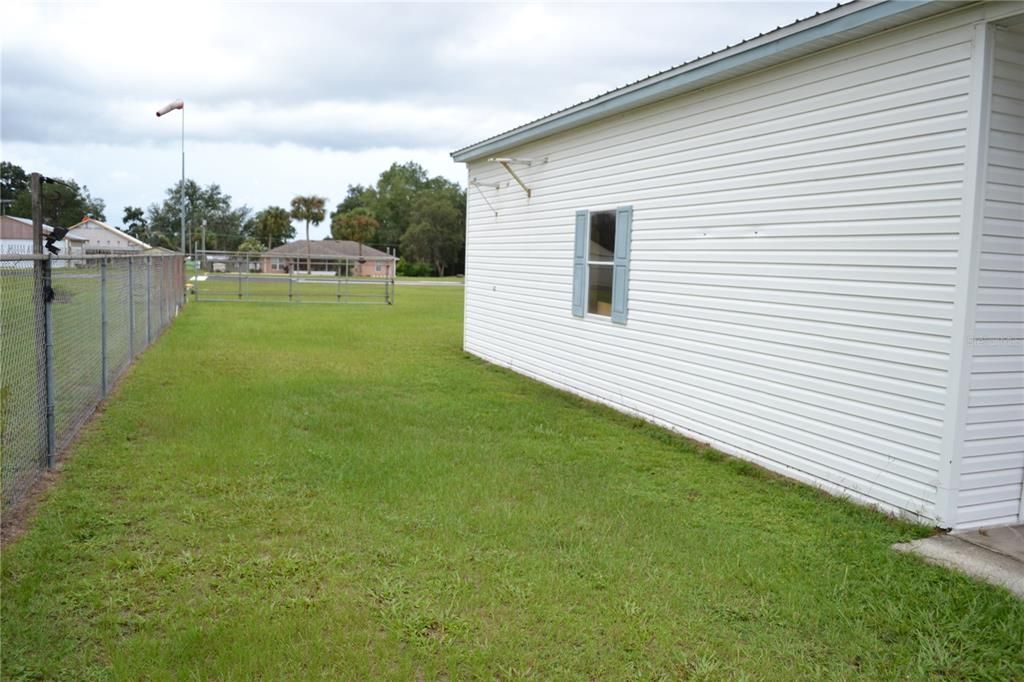 For Sale: $379,900 (3 beds, 2 baths, 1058 Square Feet)