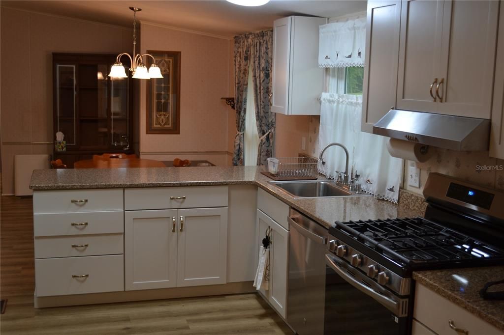 For Sale: $379,900 (3 beds, 2 baths, 1058 Square Feet)