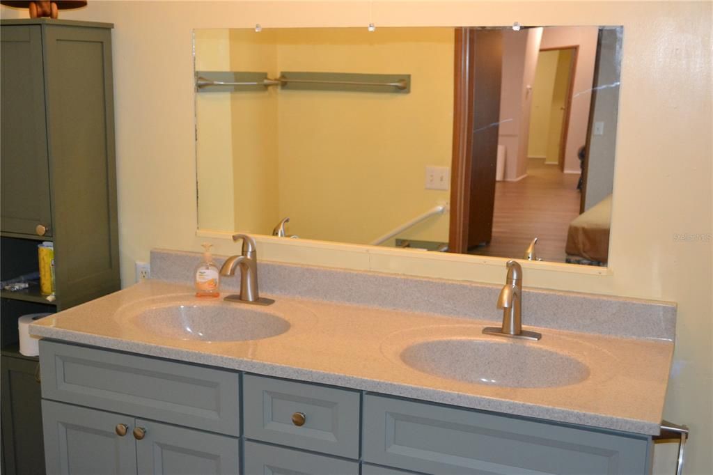 For Sale: $379,900 (3 beds, 2 baths, 1058 Square Feet)