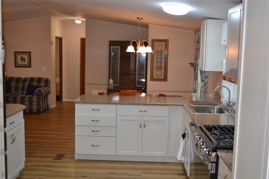 For Sale: $379,900 (3 beds, 2 baths, 1058 Square Feet)