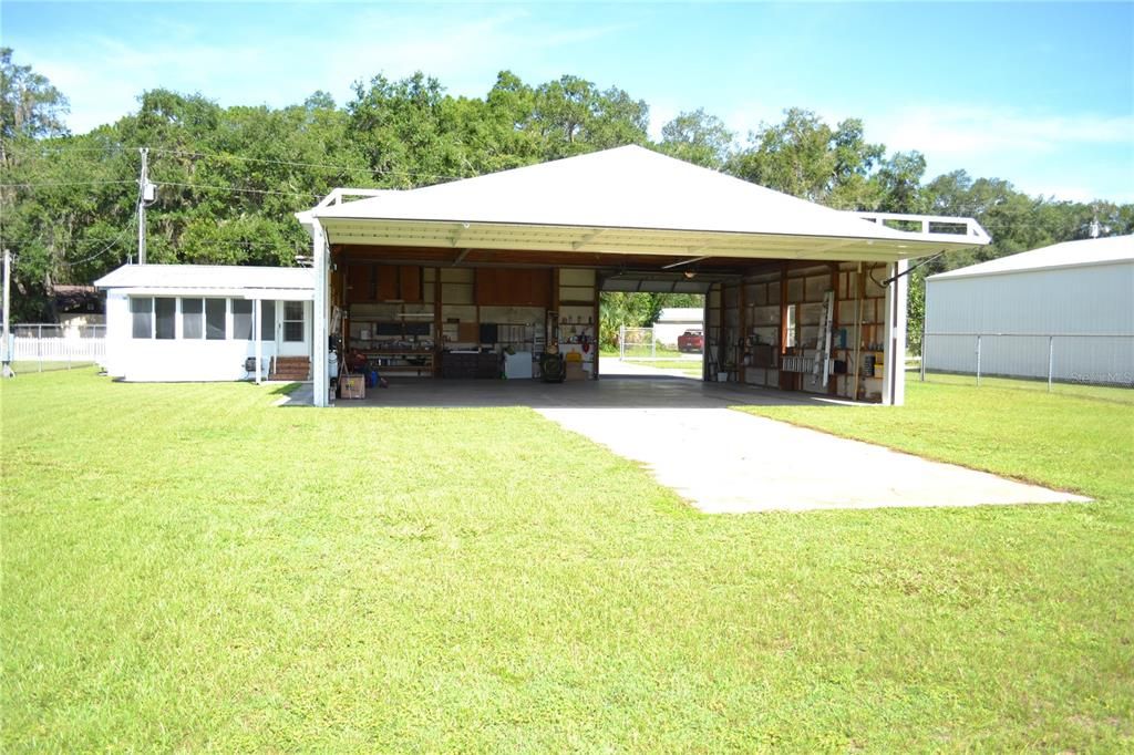For Sale: $379,900 (3 beds, 2 baths, 1058 Square Feet)