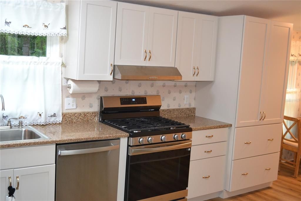 For Sale: $379,900 (3 beds, 2 baths, 1058 Square Feet)