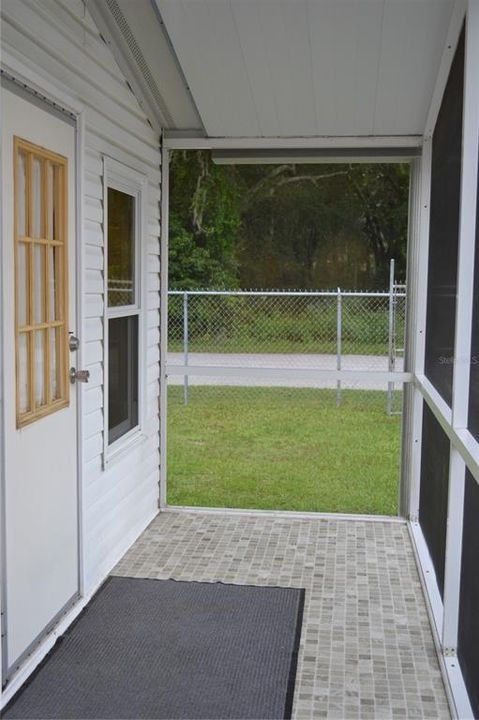 For Sale: $379,900 (3 beds, 2 baths, 1058 Square Feet)