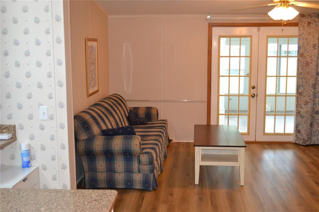 For Sale: $379,900 (3 beds, 2 baths, 1058 Square Feet)