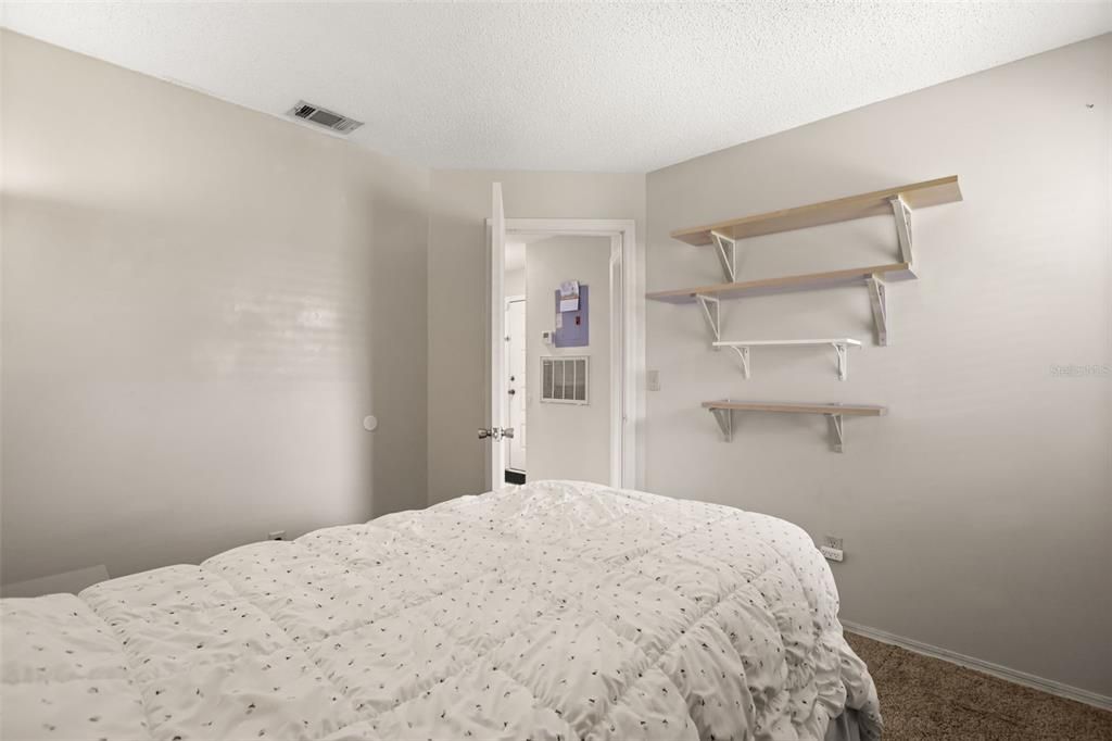 For Sale: $260,000 (3 beds, 2 baths, 1070 Square Feet)