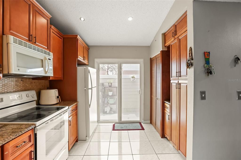 For Sale: $260,000 (3 beds, 2 baths, 1070 Square Feet)
