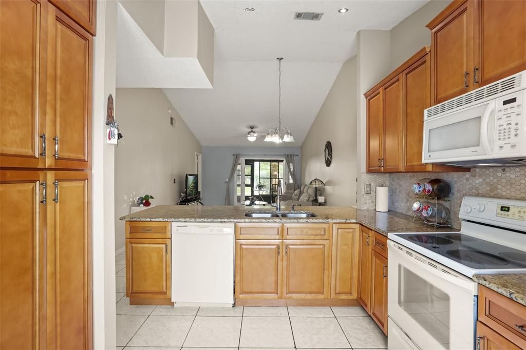 For Sale: $260,000 (3 beds, 2 baths, 1070 Square Feet)
