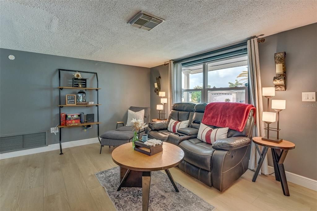 В аренду: $1,950 (2 спален, 2 ванн, 1100 Квадратных фут)