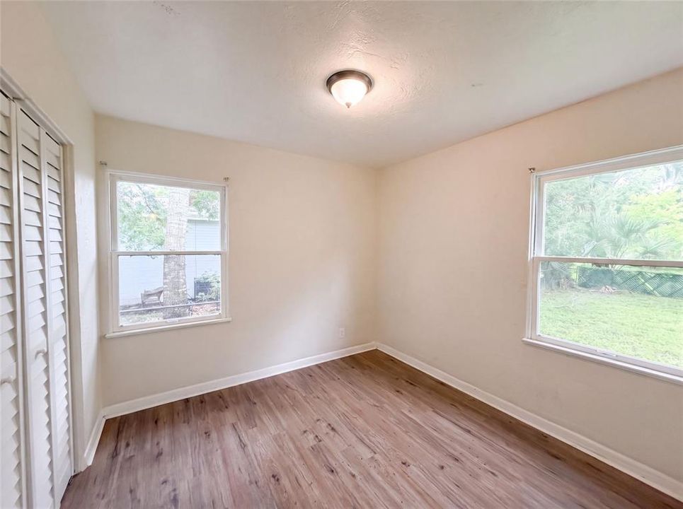 For Sale: $164,000 (2 beds, 1 baths, 807 Square Feet)