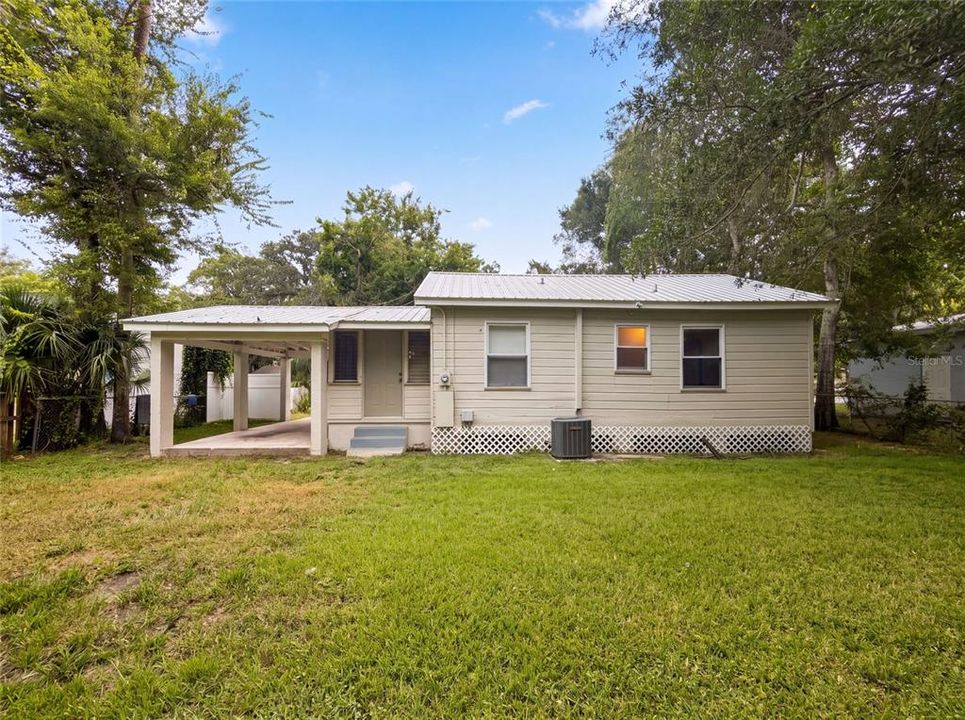 For Sale: $164,000 (2 beds, 1 baths, 807 Square Feet)
