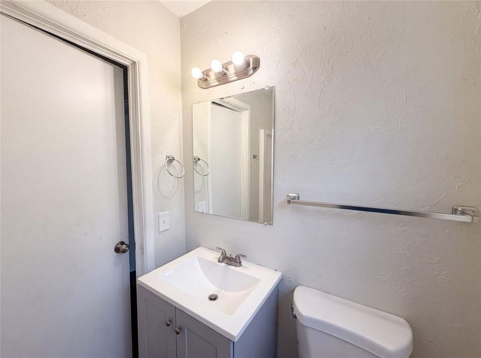 For Sale: $164,000 (2 beds, 1 baths, 807 Square Feet)