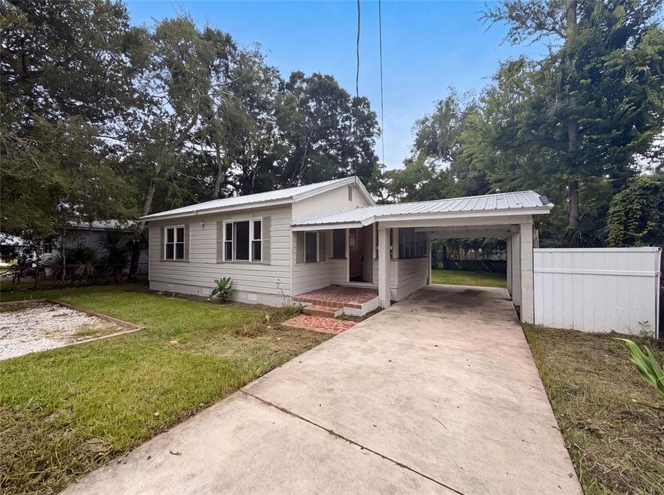 For Sale: $164,000 (2 beds, 1 baths, 807 Square Feet)