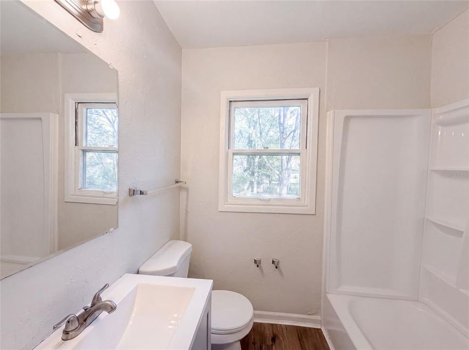 For Sale: $164,000 (2 beds, 1 baths, 807 Square Feet)