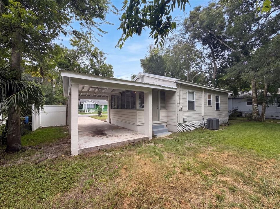 For Sale: $164,000 (2 beds, 1 baths, 807 Square Feet)