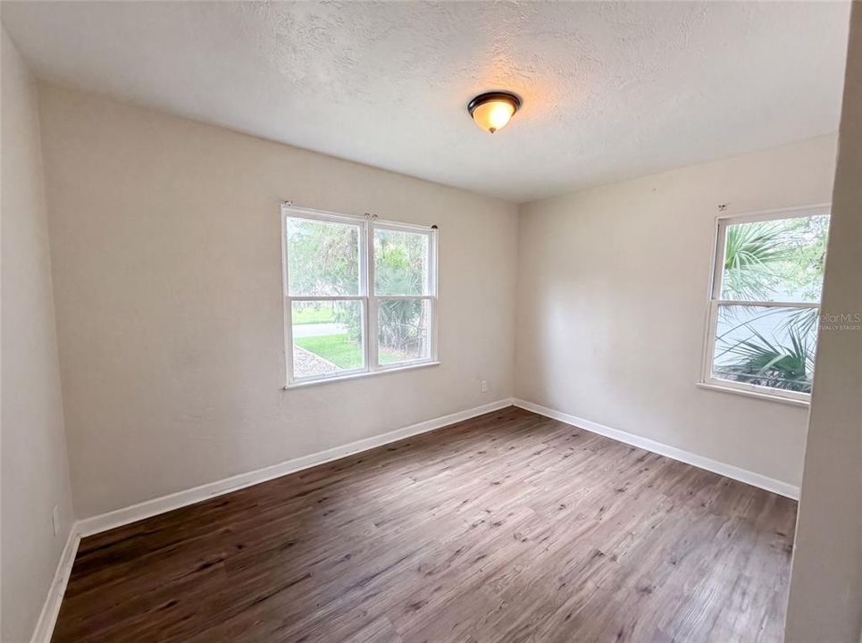 For Sale: $164,000 (2 beds, 1 baths, 807 Square Feet)