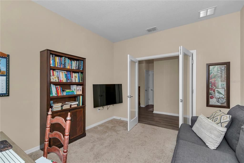 For Sale: $289,999 (2 beds, 2 baths, 1811 Square Feet)