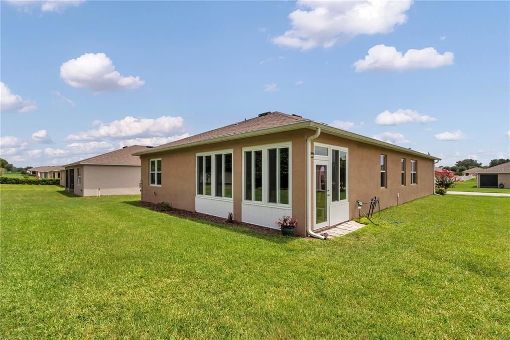 For Sale: $289,999 (2 beds, 2 baths, 1811 Square Feet)